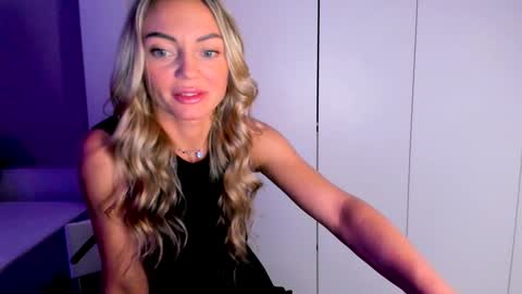 Snapshot of adriana_coy_ chatting on 12.25.24 Adriana online show from 12.25.24