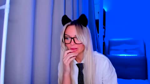 Snapshot of adriana_coy_ chatting on 02.10.25 Adriana online show from 02.10.25