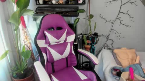 Adriana Paredes  online show from 09.23.25