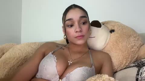 Snapshot of adriannarodriguez chatting on 01.25.25 Adrianna  online show from 01.25.25