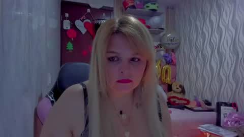 Snapshot of adriiana_fox_ chatting on 06.08.26 adriiana_fox_ online show from 06.08.26