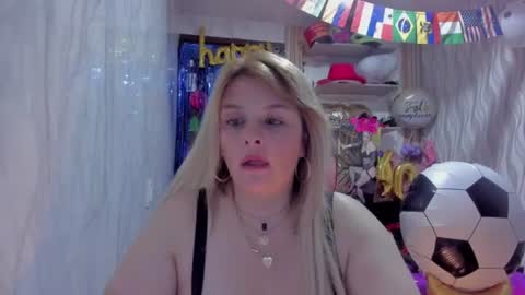 Snapshot of adriiana_fox_ chatting on 06.16.26 adriiana_fox_ online show from 06.16.26