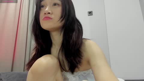 Snapshot of ae_nie chatting on 01.05.25 Aenie online show from 01.05.25