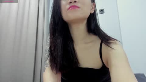 Snapshot of ae_nie chatting on 01.06.25 Aenie online show from 01.06.25