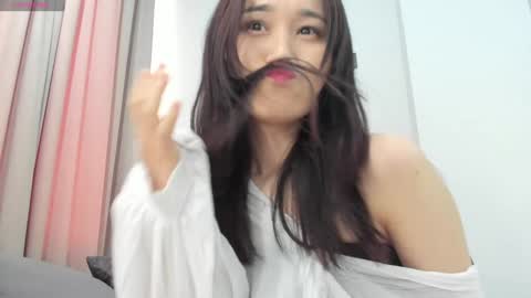 Snapshot of ae_nie chatting on 01.29.25 Aenie online show from 01.29.25