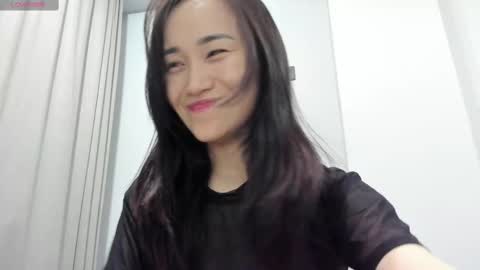 Snapshot of ae_nie chatting on 02.26.25 Aenie online show from 02.26.25