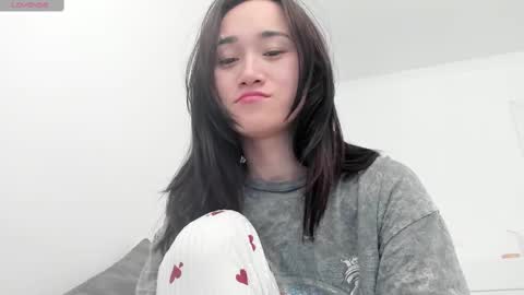 Snapshot of ae_nie chatting on 03.11.25 Aenie online show from 03.11.25