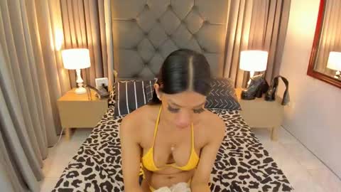 Snapshot of aela_washington chatting on 12.27.24 Aela online show from 12.27.24