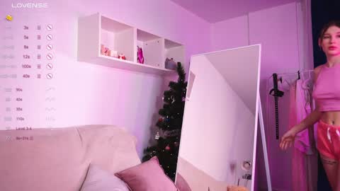 Snapshot of aesthetics__tease chatting on 12.27.24 aesthetics__tease online show from 12.27.24