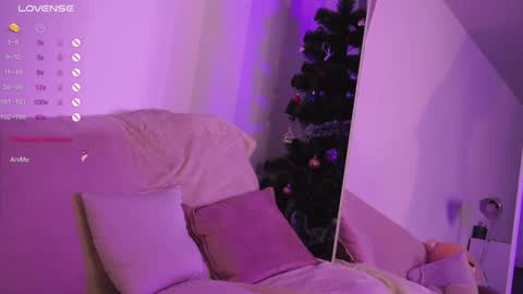 Snapshot of aesthetics__tease chatting on 01.03.25 aesthetics__tease online show from 01.03.25