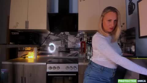 Snapshot of afanasia chatting on 09.27.25 OneAfa online show from 09.27.25