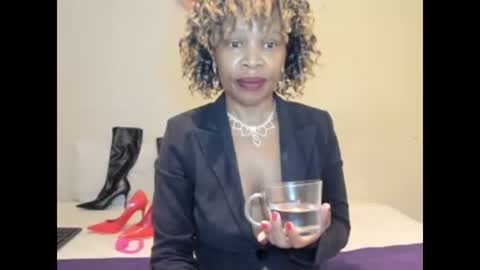 AfricanSquirtQueen online show from 05.18.26