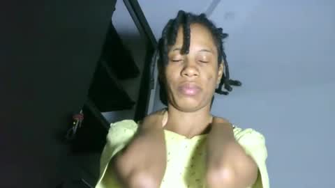 Snapshot of africadeluxe chatting on 01.05.25 Africa online show from 01.05.25