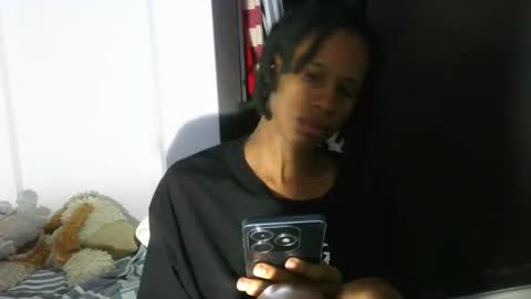 Snapshot of africadeluxe chatting on 01.12.25 Africa online show from 01.12.25