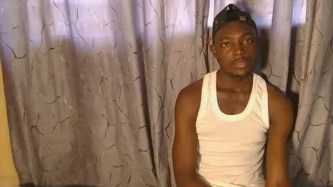 Snapshot of african_hotchocolate chatting on 12.14.25 sexiest online show from 12.14.25