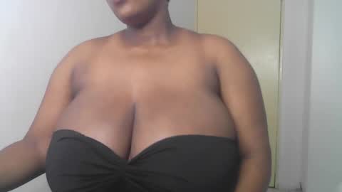 Snapshot of africanbusty chatting on 12.14.24 ONLYFAN-Africanbusty online show from 12.14.24