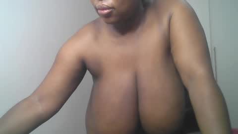 Snapshot of africanbusty chatting on 03.11.25 ONLYFAN-Africanbusty online show from 03.11.25