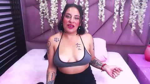 afroditaowen_ online show from 10.24.25