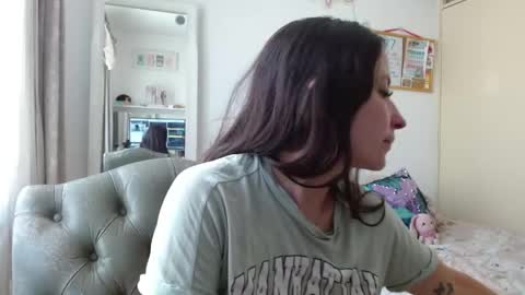 afrodithaa_ online show from 04.22.26