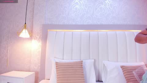 A F R O D I T A  online show from 12.18.24