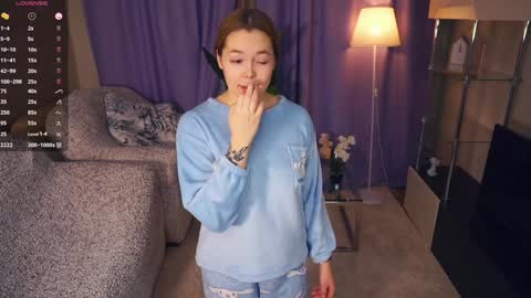 Lana  1800 - 0330 UTC   Mia 0700- 1630 UTC online show from 01.11.25