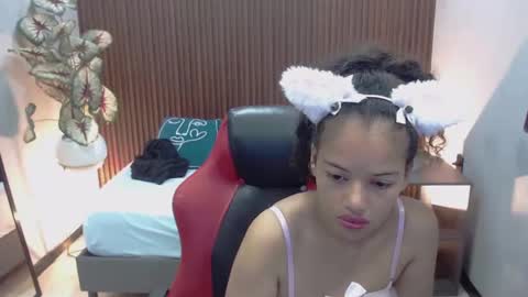 Snapshot of agata18_ chatting on 10.31.25 A G A T A online show from 10.31.25