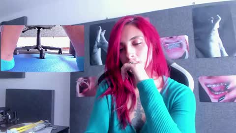 Agata Collinss online show from 06.25.26
