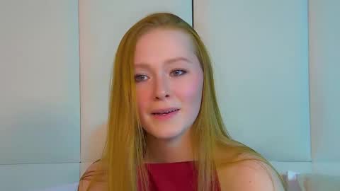 Snapshot of agatafoxley chatting on 10.17.25 AgataFoxley online show from 10.17.25