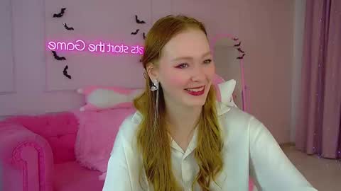 Snapshot of agatafoxley chatting on 10.19.25 AgataFoxley online show from 10.19.25