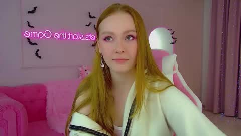 Snapshot of agatafoxley chatting on 10.20.25 AgataFoxley online show from 10.20.25