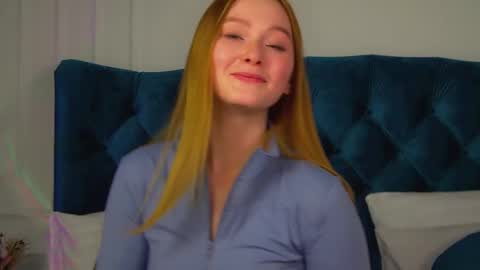 Snapshot of agatafoxley chatting on 11.22.25 AgataFoxley online show from 11.22.25