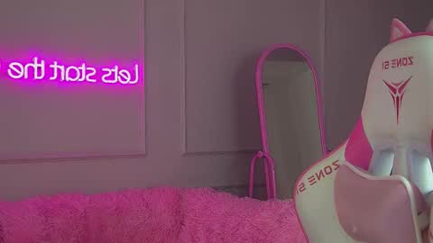 Snapshot of agatafoxley chatting on 11.24.25 AgataFoxley online show from 11.24.25