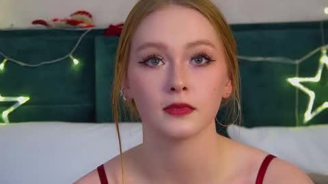 Snapshot of agatafoxley chatting on 12.13.25 AgataFoxley online show from 12.13.25