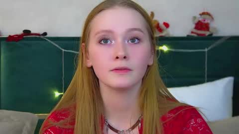 Snapshot of agatafoxley chatting on 12.14.25 AgataFoxley online show from 12.14.25