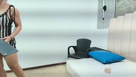 Snapshot of agatha_fit chatting on 11.28.25 AGATHA online show from 11.28.25