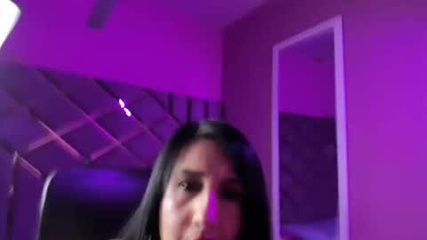 agatha_leon_ online show from 10.25.25