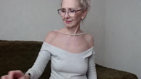 Snapshot of agatha_moore_ chatting on 02.12.25 Agatha online show from 02.12.25