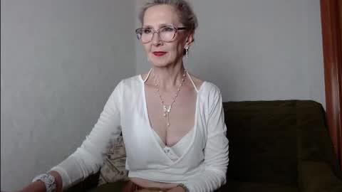 Snapshot of agatha_moore_ chatting on 11.02.25 Agatha online show from 11.02.25