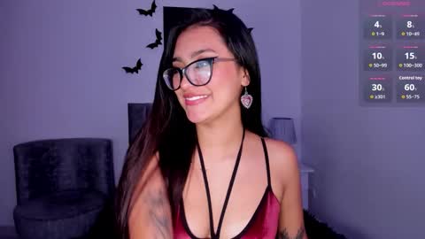 Snapshot of agathahowland_ chatting on 11.17.25 Agatha online show from 11.17.25