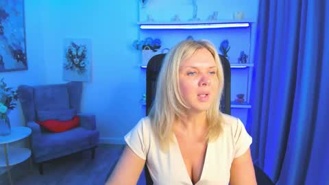 Snapshot of agathaklouin chatting on 05.17.26 Agatha online show from 05.17.26
