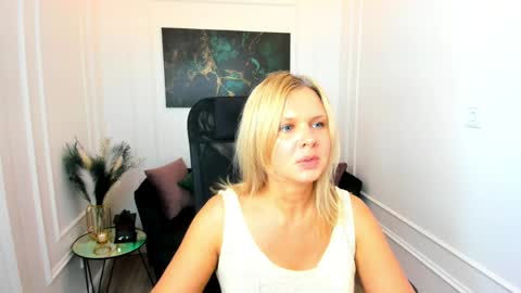 Snapshot of agathaklouin chatting on 06.07.26 Agatha online show from 06.07.26