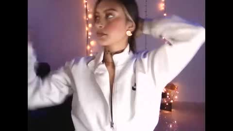 agathamoont online show from 03.04.26