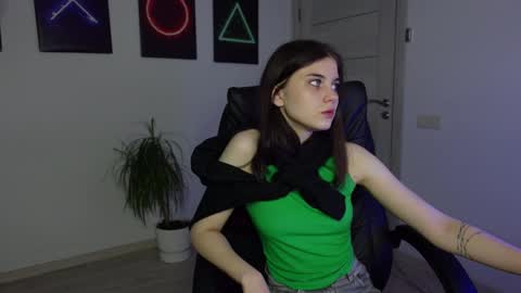 Snapshot of agelina_summer chatting on 01.21.25 Agelina Lilly Laura online show from 01.21.25