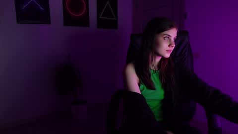 Snapshot of agelina_summer chatting on 01.21.25 Agelina Lilly Laura online show from 01.21.25