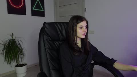 Snapshot of agelina_summer chatting on 01.22.25 Agelina Lilly Laura online show from 01.22.25