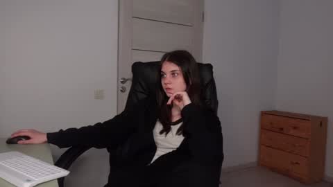 Snapshot of agelina_summer chatting on 01.25.25 Agelina Lilly Laura online show from 01.25.25