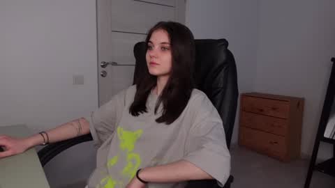 Snapshot of agelina_summer chatting on 01.26.25 Agelina Lilly Laura online show from 01.26.25