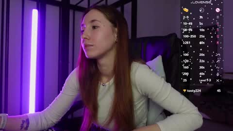 Snapshot of agelina_summer chatting on 02.10.25 Agelina Lilly Laura online show from 02.10.25