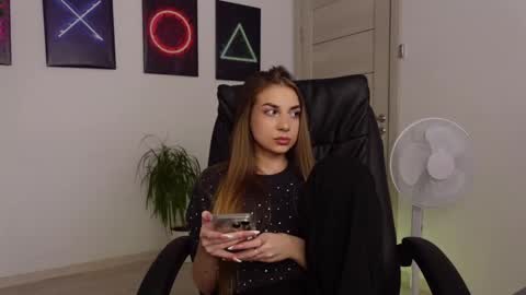 Snapshot of agelina_summer chatting on 02.15.25 Agelina Lilly Laura online show from 02.15.25