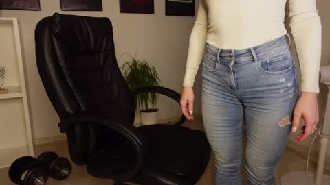 Snapshot of agelina_summer chatting on 02.15.25 Agelina Lilly Laura online show from 02.15.25